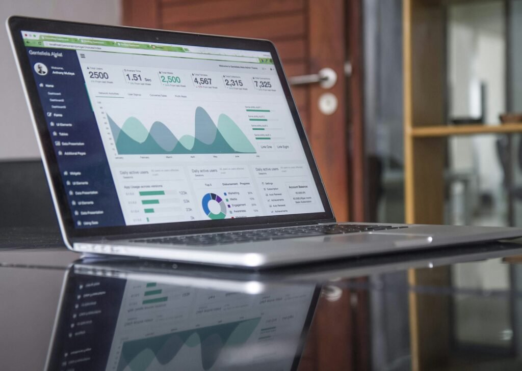 Laptop showing a bright marketing metrics dashboard – Facebook Ads management